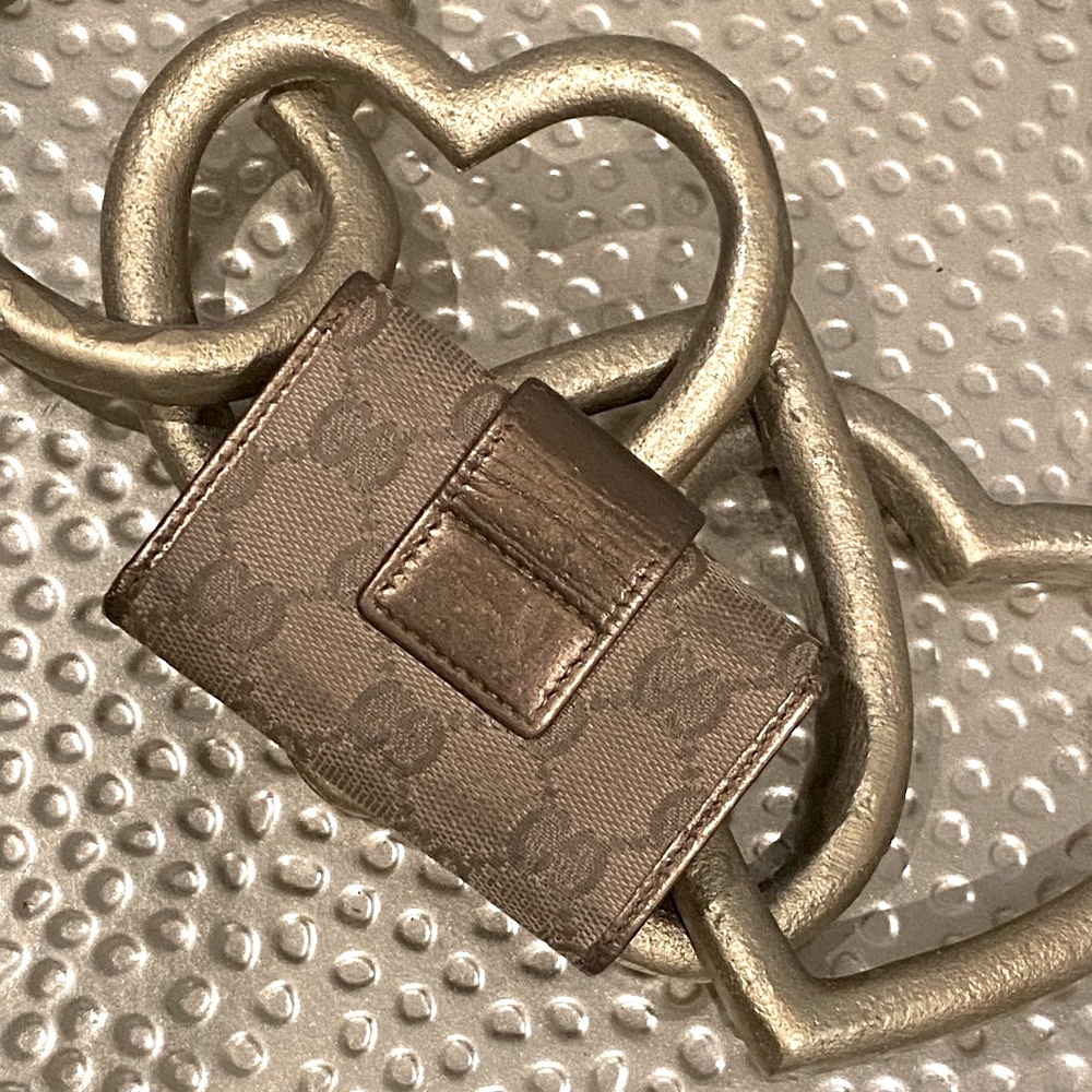 Authentic Gucci Gold monogram canvas key wallet - Picture 2 of 9